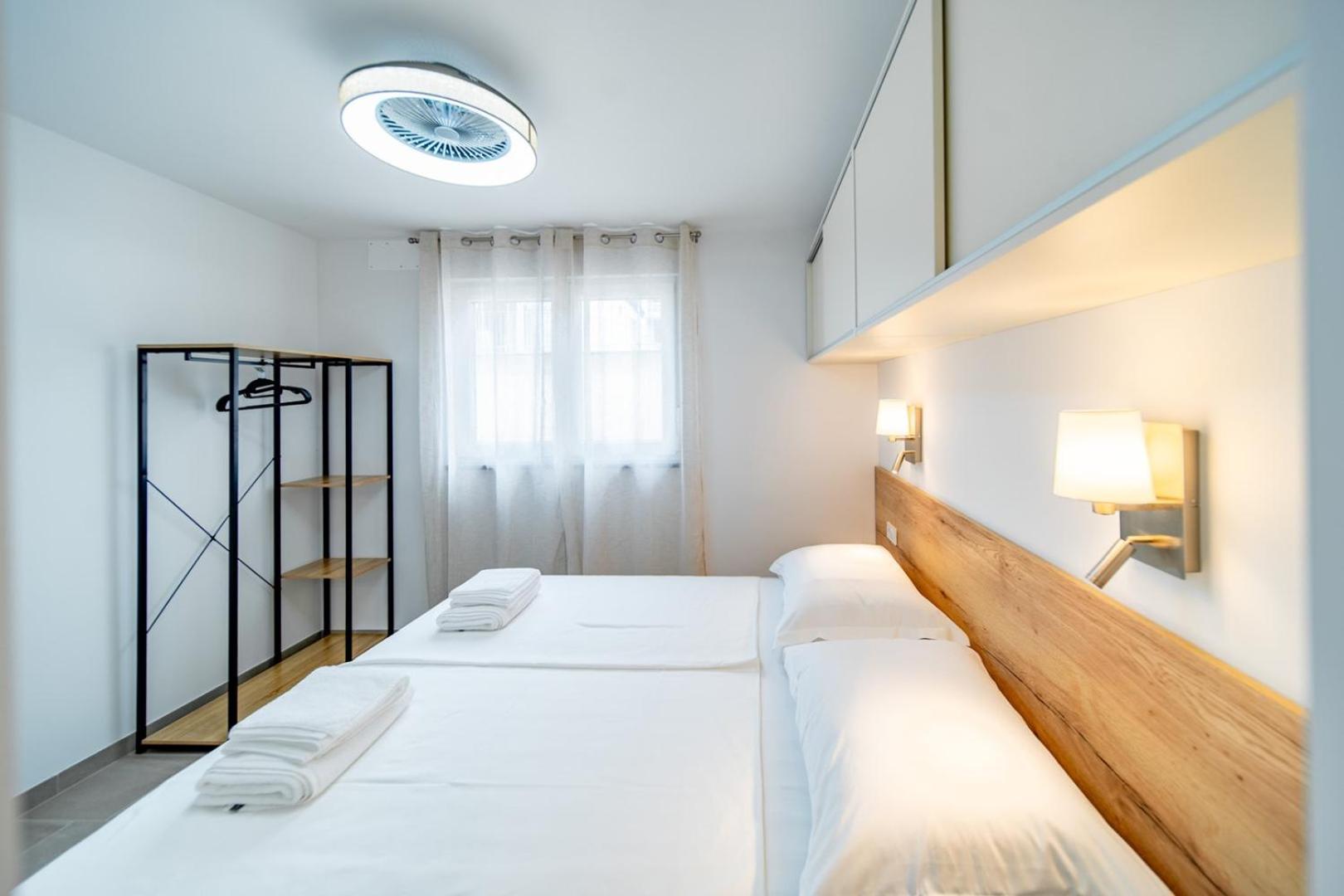 Arti Holiday Homes Banjol Exteriör bild