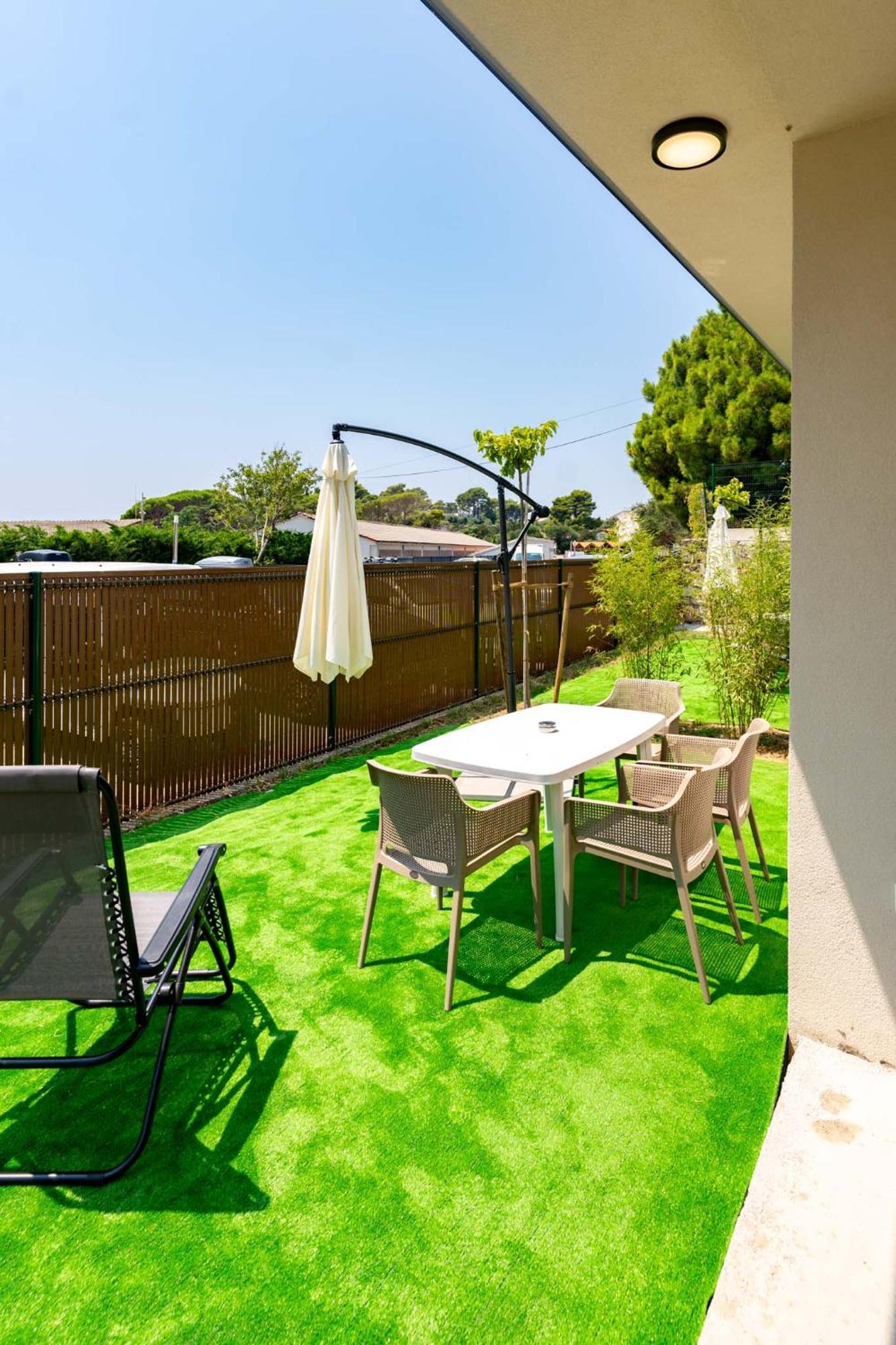 Arti Holiday Homes Banjol Rum bild