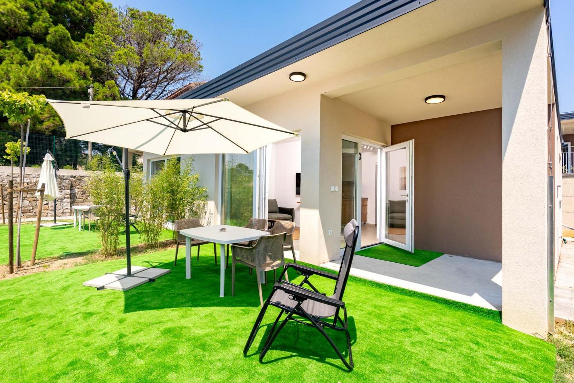 Arti Holiday Homes Banjol Rum bild