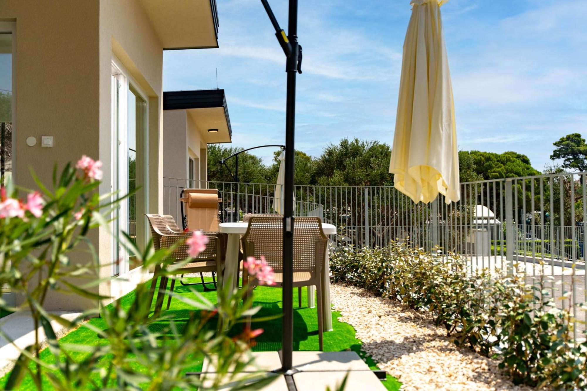Arti Holiday Homes Banjol Rum bild